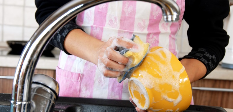 Можно ли мыть посуду хозяйственным мылом