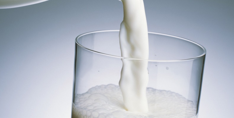 Можно ли пить холодное молоко из холодильника