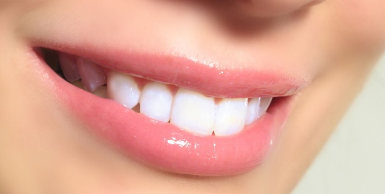 Можно ли отбелить зубы в домашних условиях
