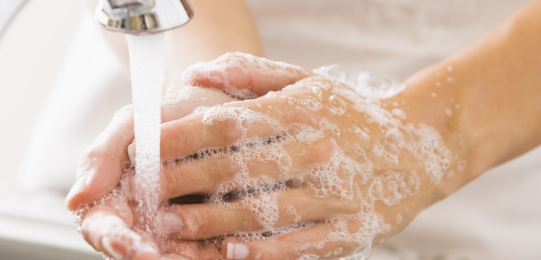 Можно ли мыть руки холодной водой
