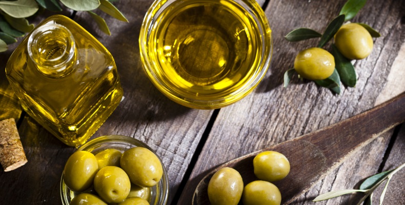Можно ли наносить оливковое масло на лицо